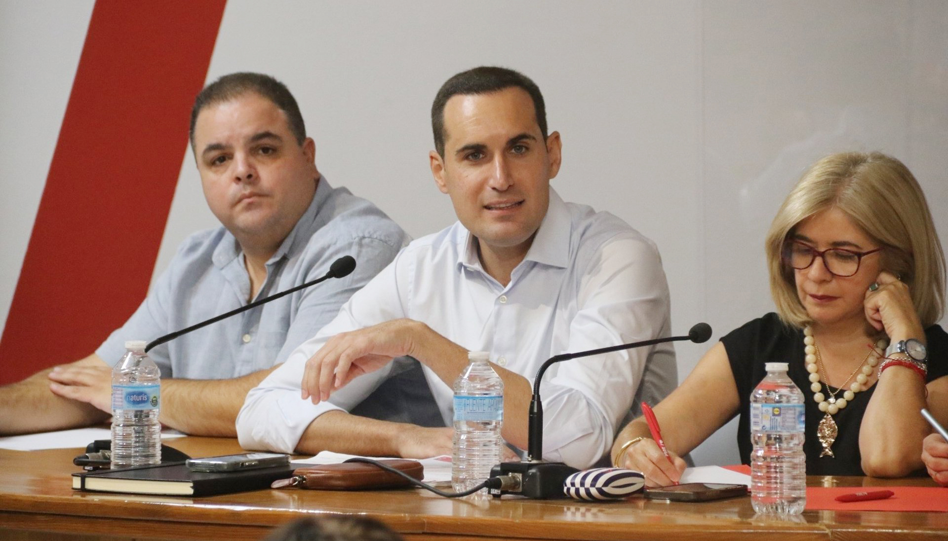 PSOE califica este año como «decisivo» y llama a frenar la «privatización» del PP en las elecciones autonómicas