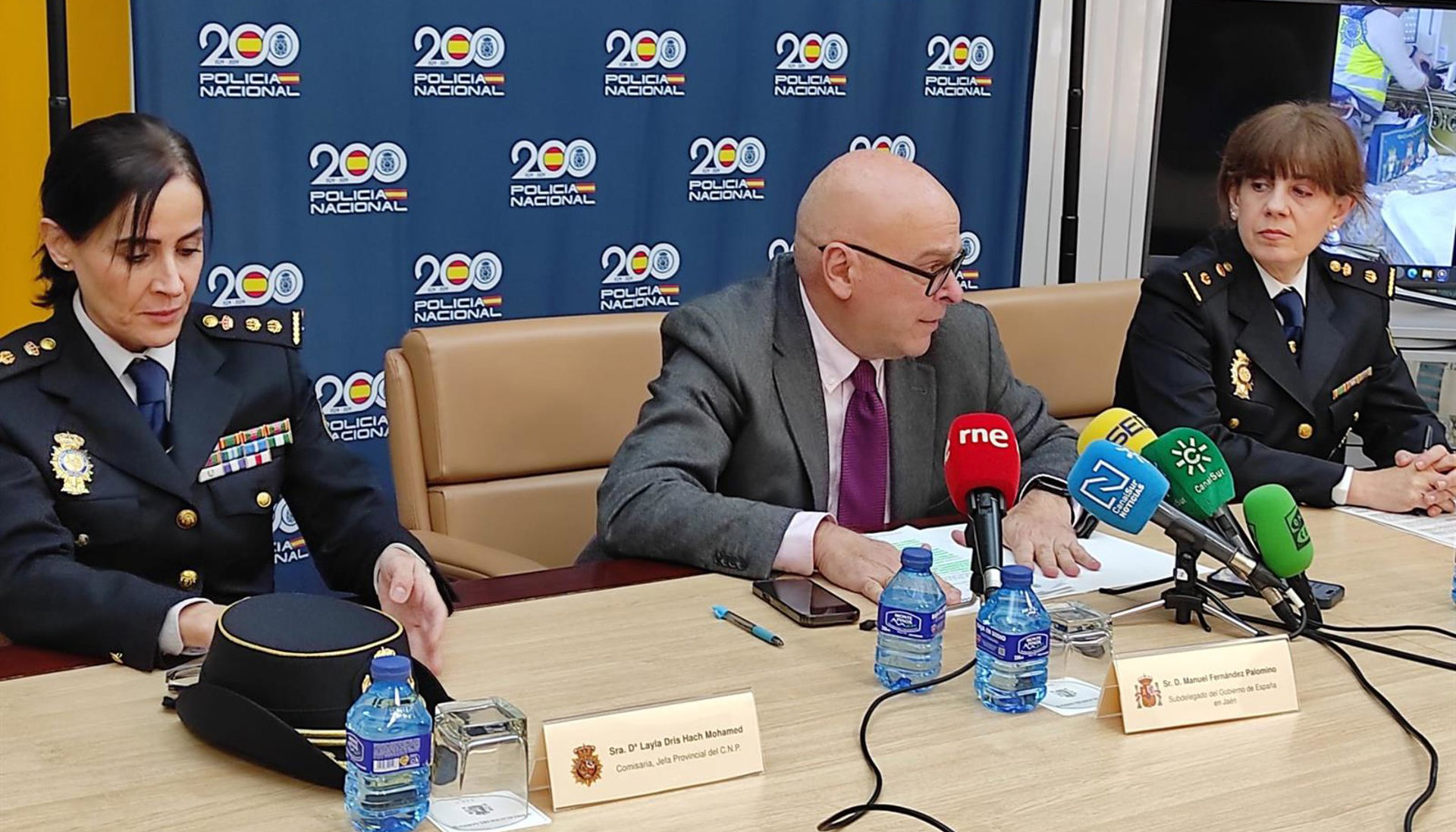 Una investigación de la Policía Nacional iniciada en Torredonjimeno permite tumbar una organización millonaria de extranjería en España