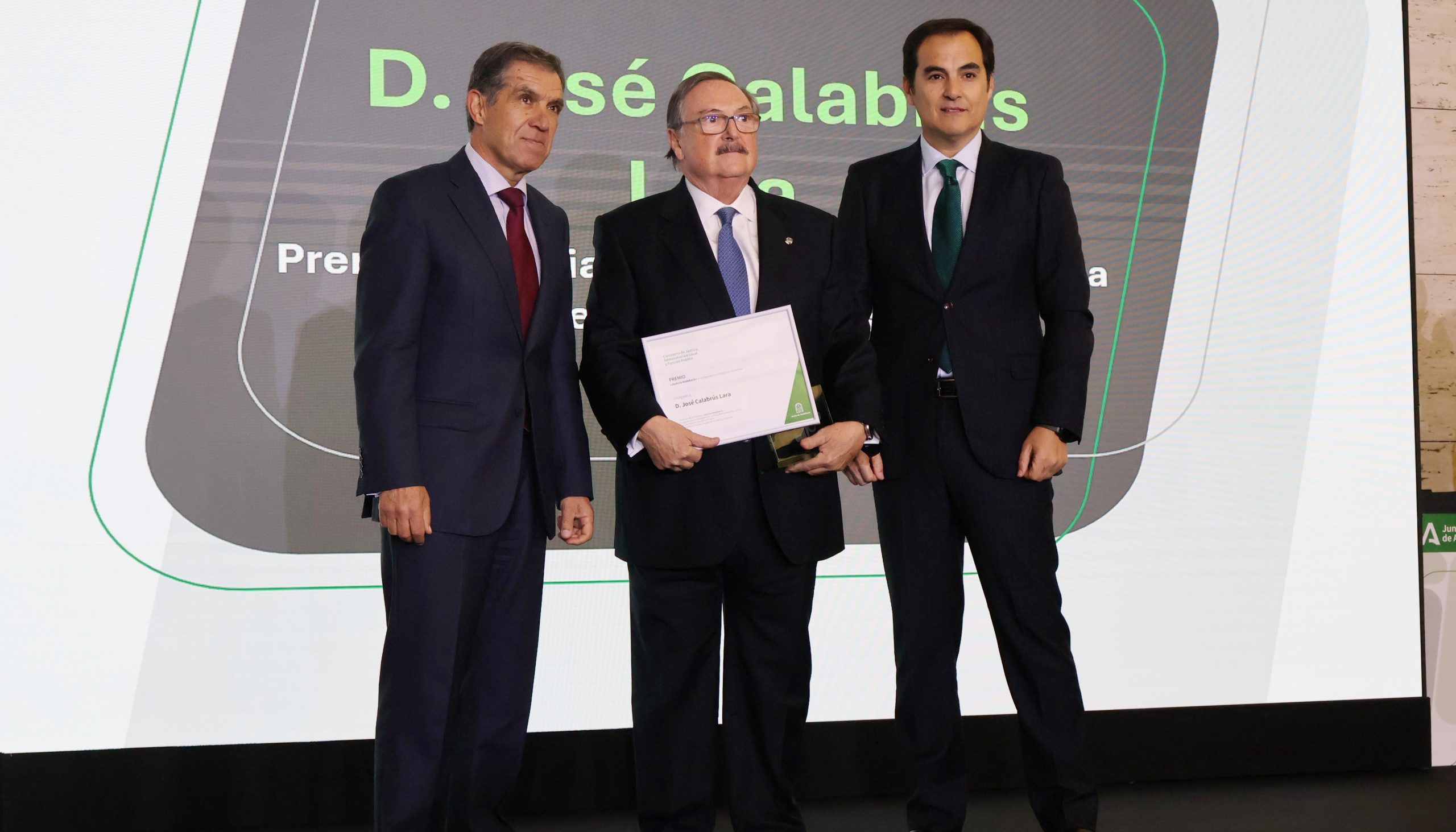 El abogado tosiriano José Calabrús recibe el Premio a la Trayectoria Profesional en los Premios Justicia de Andalucía