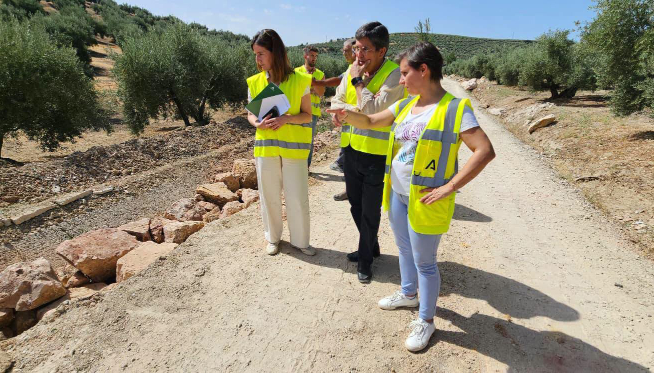 Mejoras en diez caminos rurales de Torredonjimeno gracias al Plan Andalucía Actúa